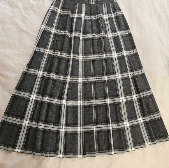 St Michael's girls pleated plaid skirt long grey, white blue size 12 Vintage - Picture 2 of 11